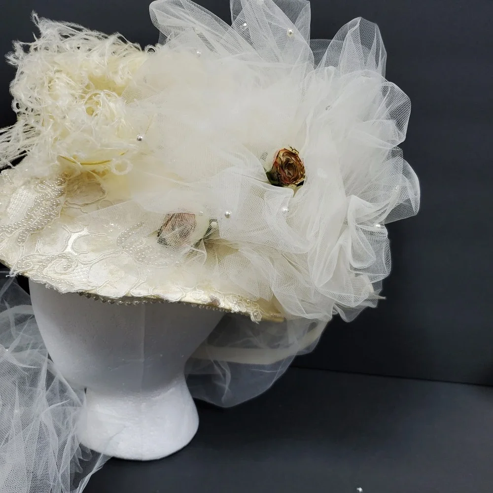 Vintage Mary Jean Bridal Veil Tulle Hat Womens Cream Lace Embellishments Feather
